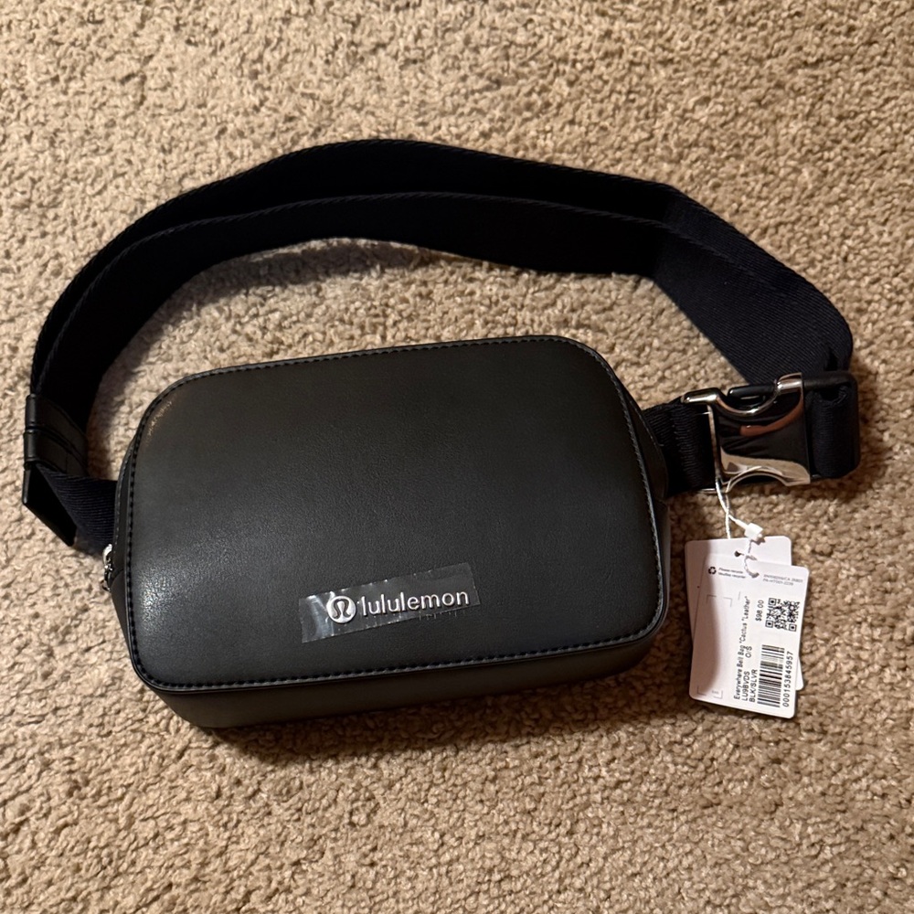Lululemon Everywhere Beltbag